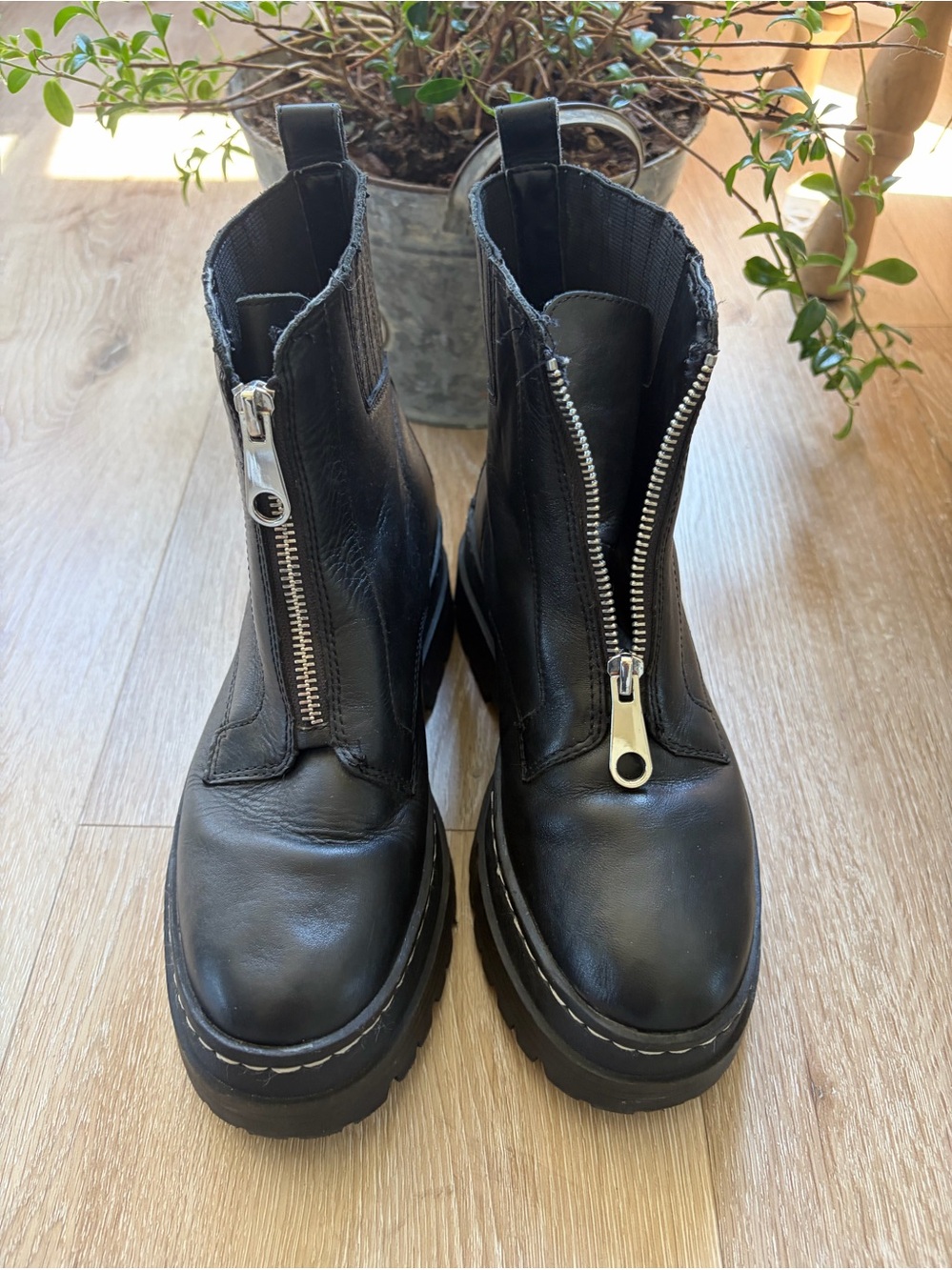 Marc Fisher LTD Prisco Leather Zip-Front Lug Sole Ankle Boots - New Without Box